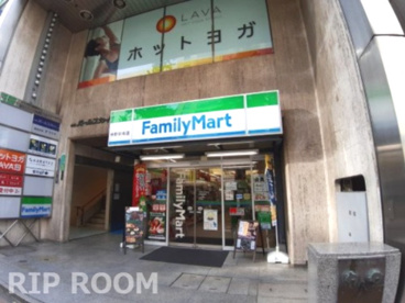 ファミリーマート 中野駅南店の画像1