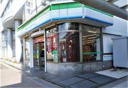ファミリーマート 刈谷駅南口店の画像1