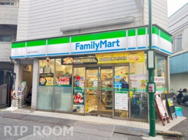 ファミリーマート 新宿中井駅前店の画像1