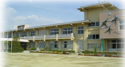 中央市立田富小学校の画像1