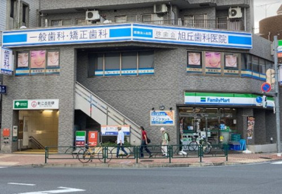 ファミリーマート 新江古田駅前店の画像1