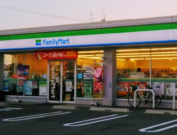 ファミリーマート　港金船町店の画像1