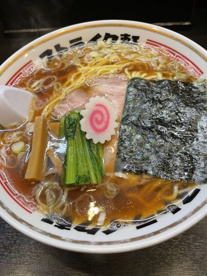 ラーメン激戦区の天満周辺ではかなりハイレベルな醤油ラーメン、なるとが嬉しい ストライク軒の画像2