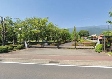 韮崎中央公園陸上競技場の画像1