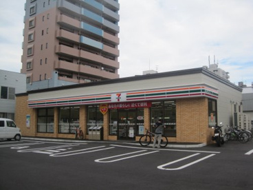 セブンイレブン 札幌厚別中央5条店の画像1