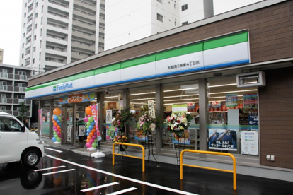 ファミリーマート 札幌厚別中央4条店の画像1