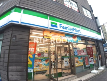 ファミリーマート 王子駅前店の画像1