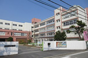 伊丹市立花里小学校