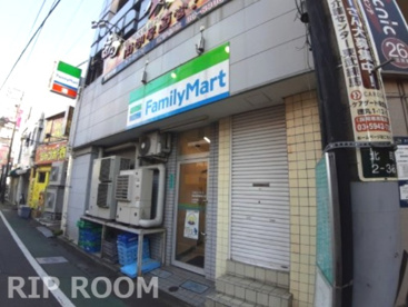 ファミリーマート 東武練馬駅南口店の画像1