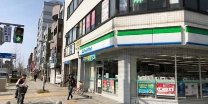 ファミリーマート 東山公園駅前店の画像1