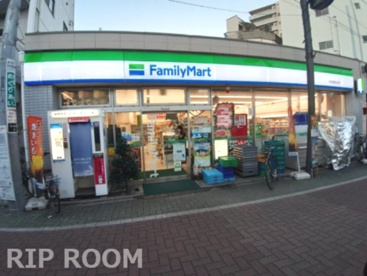 ファミリーマート 中板橋駅前店の画像1