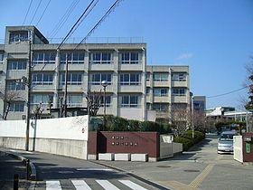 豊中市立第十三中学校の画像1