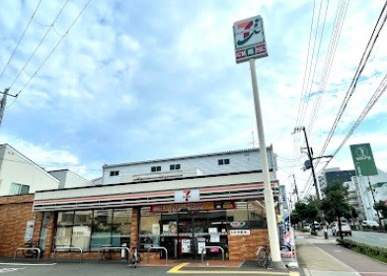 セブンイレブン　大阪放出東店の画像1