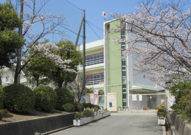 茨木市立郡山小学校の画像1