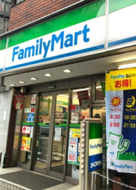 ファミリーマート 新宿四丁目交差点前店の画像1