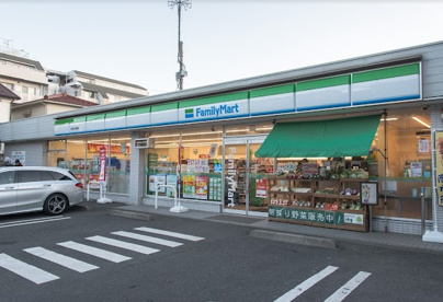 ファミリーマート 世田谷玉堤店の画像1