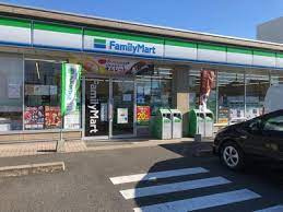 ファミリーマート 弥富平島中店の画像1