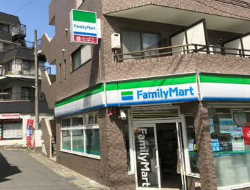 ファミリーマート 宮崎台駅前店の画像1
