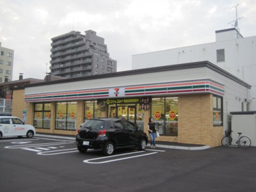セブンイレブン 札幌新川西3条店の画像1