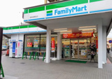 ファミリーマート 南林間駅前店