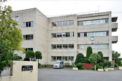 八潮市立潮止中学校の画像1