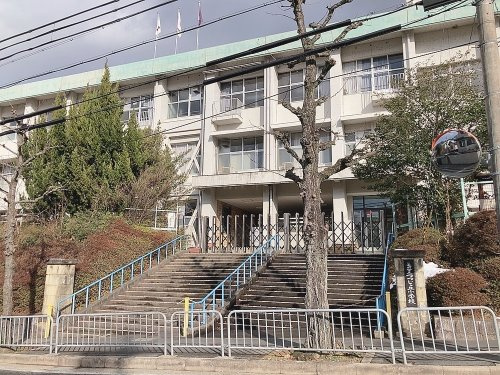亀岡市立つつじケ丘小学校の画像
