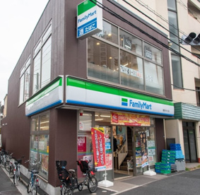 ファミリーマート　鶴見みかど店の画像1