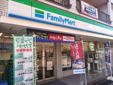 ファミリーマート 谷塚駅東口店の画像1