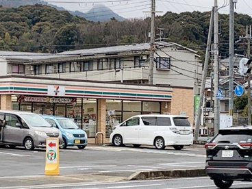 セブンイレブン 生駒有里町店の画像1