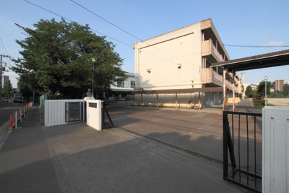 調布市立第三中学校の画像1