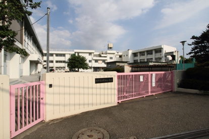調布市立布田小学校の画像1