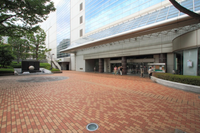 調布市立中央図書館の画像1