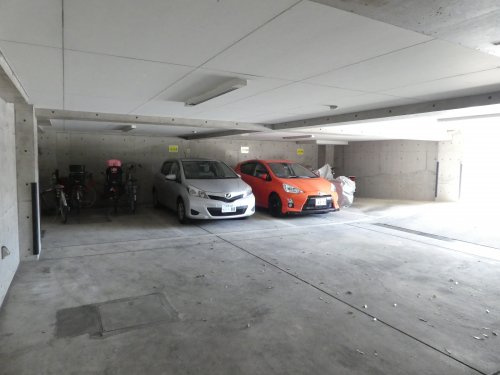 月額11,000円(税込)の高さ制限有り屋内駐車場