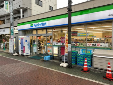 ファミリーマート 中板橋駅前店の画像1