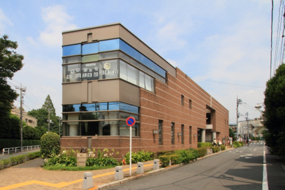 世田谷区立砧図書館の画像1