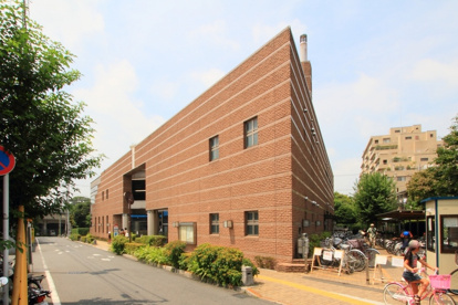 世田谷区立砧図書館の画像2
