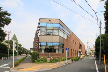 世田谷区立砧図書館の画像3
