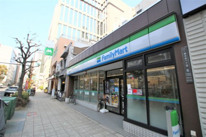 ファミリーマート 靱公園前店の画像1