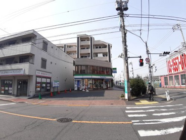 ファミリーマート 氷川台店の画像1