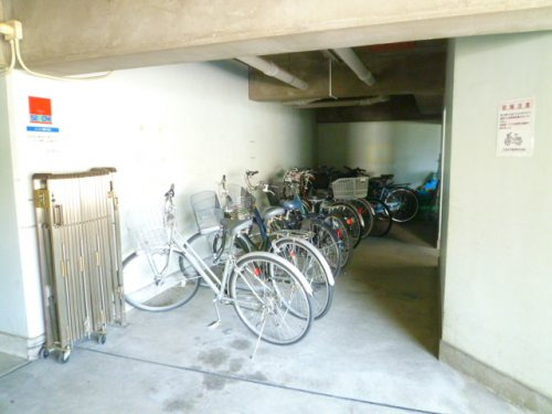 無料の屋内自転車置き場