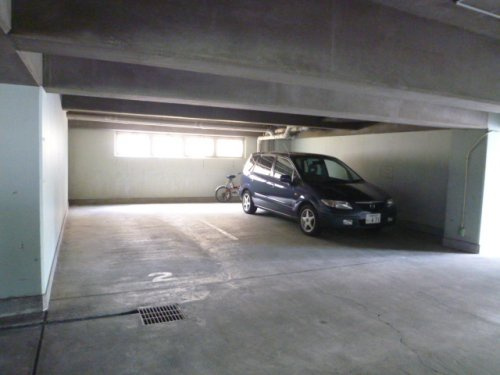 月額10,000円(税込)の屋内平置駐車場