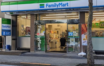 ファミリーマート 日本橋小学校前店の画像1