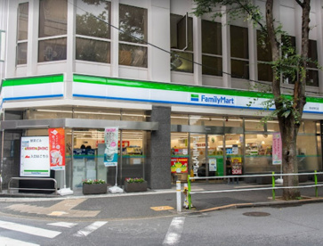 ファミリーマート 西台駅東口店の画像1