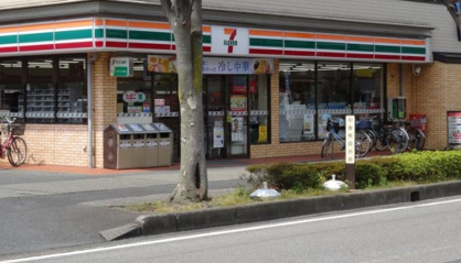 セブンイレブン 吉川駅南店の画像1