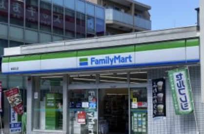 ファミリーマート 経堂北店の画像1