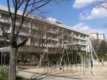 豊中市立 東豊中小学校の画像1