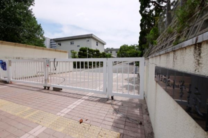 豊中市立 西丘小学校の画像1
