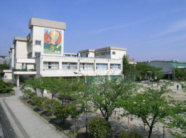 豊中市立 泉丘小学校の画像1