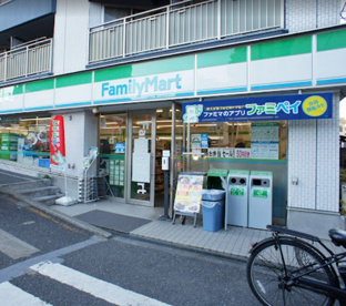 ファミリーマート 牛込柳町駅前店の画像1