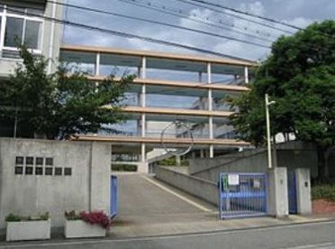 豊中市立第十七中学校の画像1